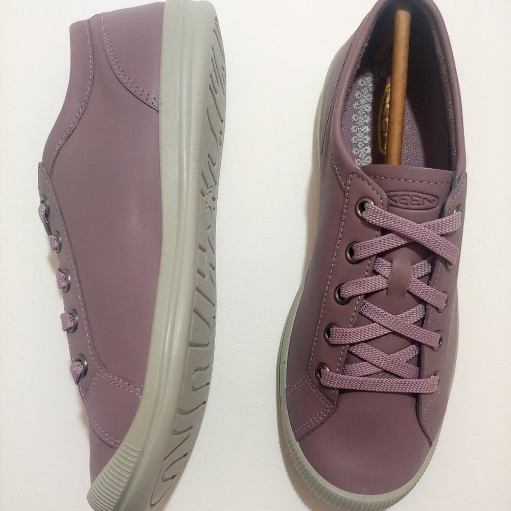 New With Box Keen Sneakers size:6.5